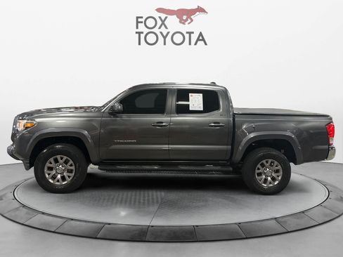 Used 2016 Toyota Tacoma SR5 w/ Exterior Package RWD image 3