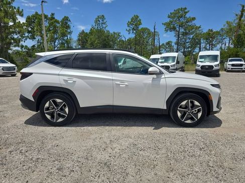 Used 2025 Hyundai Tucson SEL FWD image 3