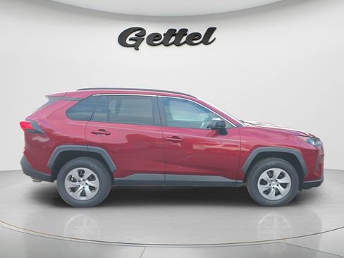 Used 2019 Toyota RAV4 LE FWD image 4