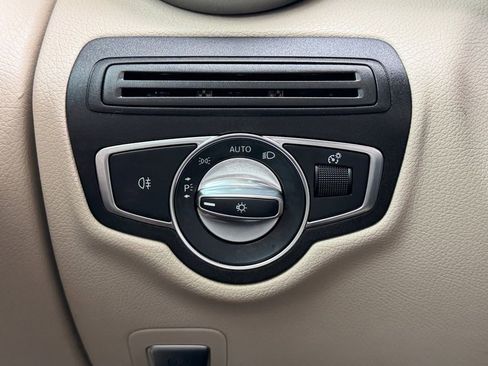 Used 2020 Mercedes-Benz GLC 300 image 21