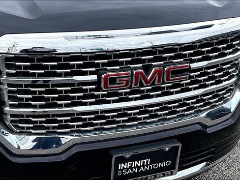 Used 2023 GMC Acadia Denali FWD image 39