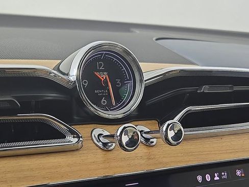 Used 2023 Bentley Bentayga Plug-In Hybrid AWD/4WD image 26