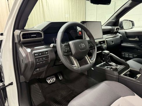 Used 2025 Toyota Tacoma TRD Sport w/ TRD Sport Upgrade Package AWD/4WD image 10