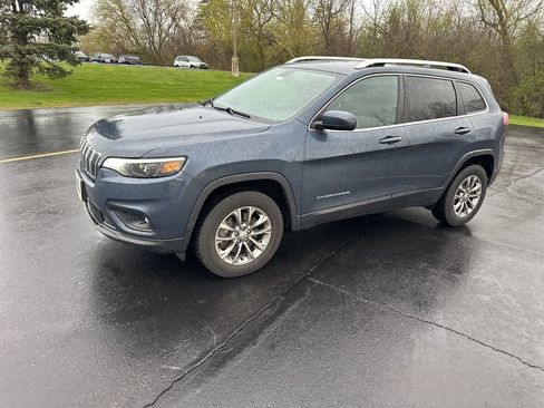 Used 2019 Jeep Cherokee Latitude Plus w/ Comfort/Convenience Group AWD/4WD image 2