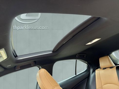 Certified 2025 Lexus UX 300h FWD image 22
