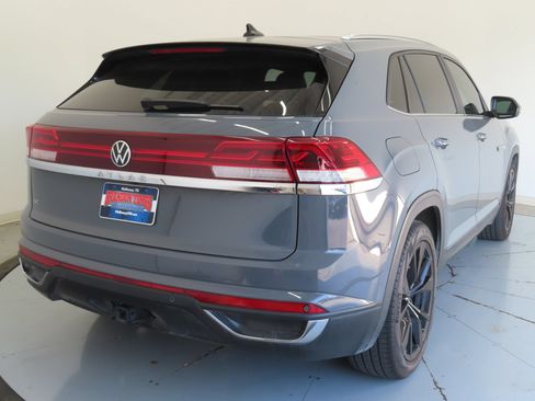 Used 2024 Volkswagen Atlas Cross Sport SE FWD image 3