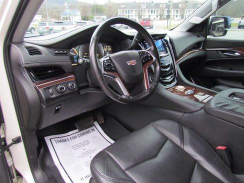 Used 2015 Cadillac Escalade Premium image 9