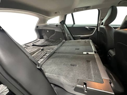 Used 2017 Volvo V60 T5 Platinum w/ Climate Package image 16