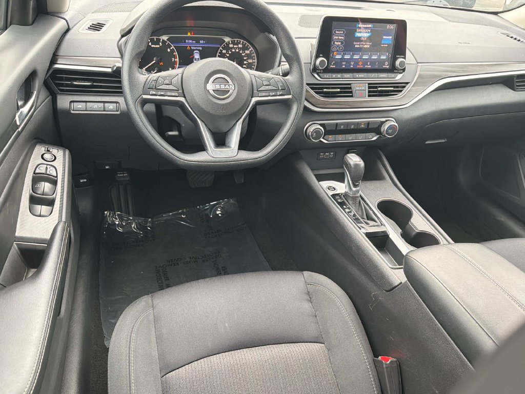 Used 2025 Nissan Altima 2.5 SV FWD image 7