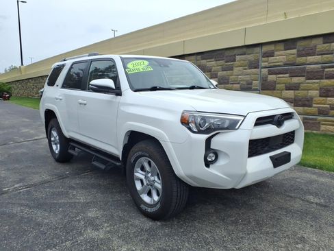 Used 2022 Toyota 4Runner SR5 Premium w/ Moonroof Package AWD/4WD image 2