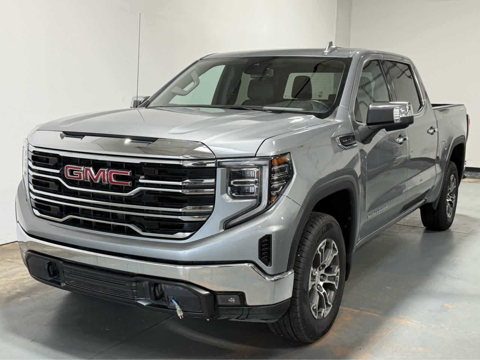Used 2024 GMC Sierra 1500 SLT AWD/4WD image 1