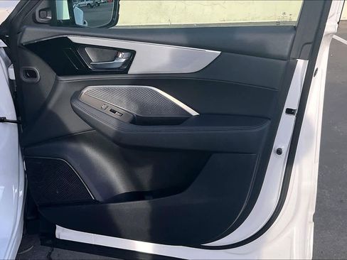 Used 2024 Acura MDX SH-AWD image 25