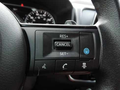 Used 2023 Nissan Rogue SV image 29