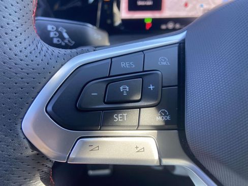 Certified 2025 Volkswagen GTI SE image 23