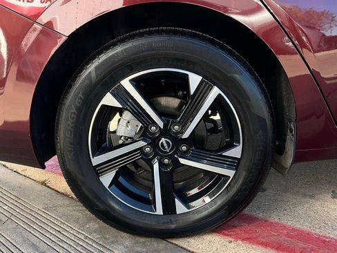 Used 2025 Nissan Sentra SV image 9