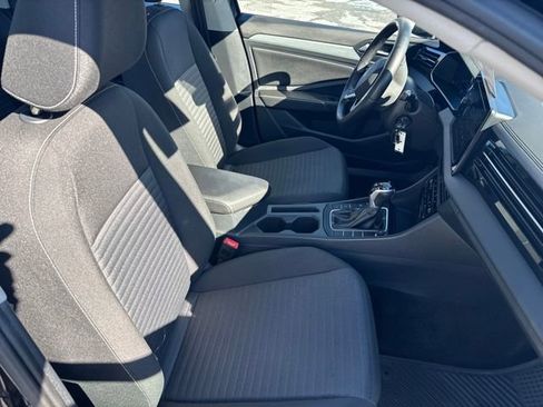 Certified 2025 Volkswagen Jetta S image 32