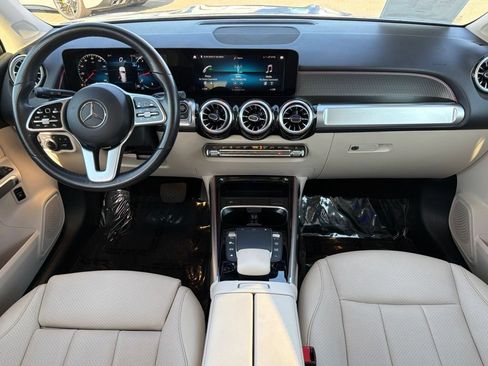 Used 2022 Mercedes-Benz GLB 250 image 32