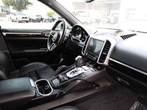 Used 2017 Porsche Cayenne S AWD/4WD image 13
