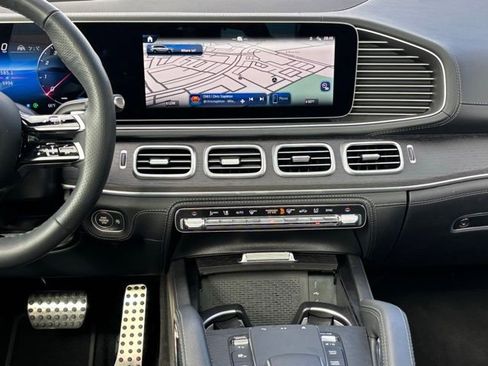 Used 2025 Mercedes-Benz GLS 580 4MATIC image 31