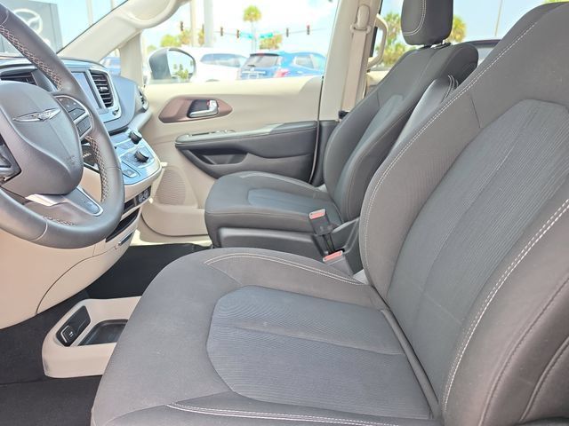 Used 2023 Chrysler Voyager LX FWD image 13