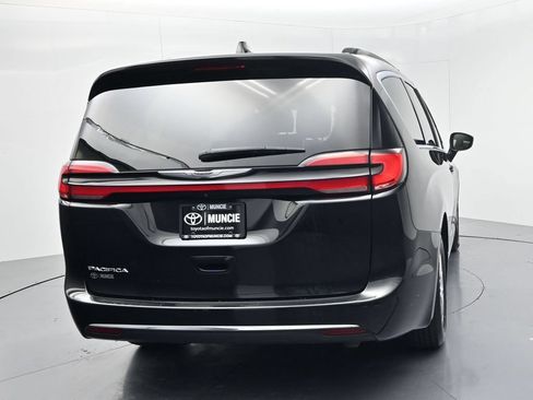 Used 2022 Chrysler Pacifica Touring-L FWD image 7