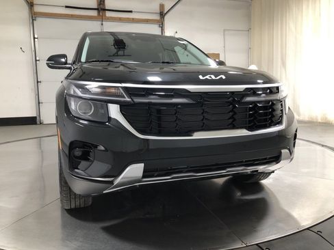 New 2025 Kia Seltos EX image 2