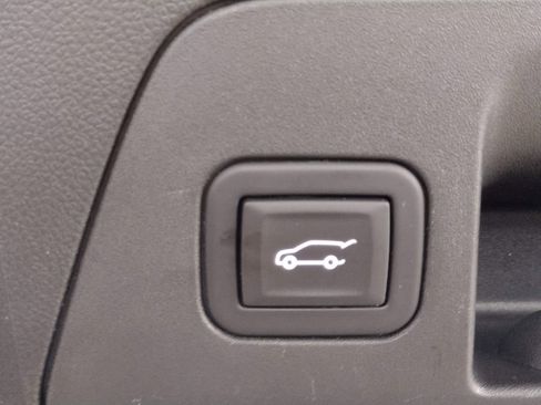 Used 2023 Buick Envision Essence image 18