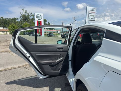 Used 2023 Nissan Altima 2.5 SR w/ SR Premium Package FWD image 18