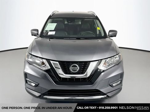 Used 2018 Nissan Rogue SL FWD image 2