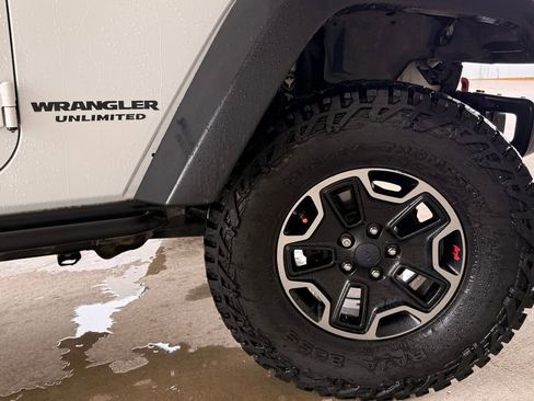 Used 2017 Jeep Wrangler Unlimited Rubicon AWD/4WD image 17