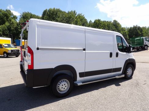 Used 2025 RAM ProMaster 2500 w/ U-Haul Equipment Group FWD image 8
