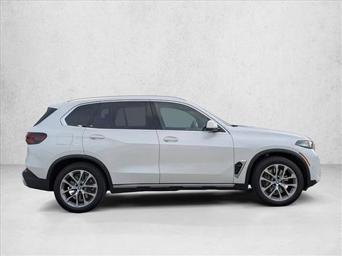 Used 2024 BMW X5 xDrive50e image 6