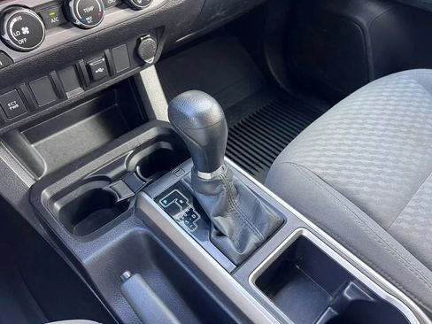 Used 2022 Toyota Tacoma SR5 w/ SR5 Appearance Package (SM) AWD/4WD image 39