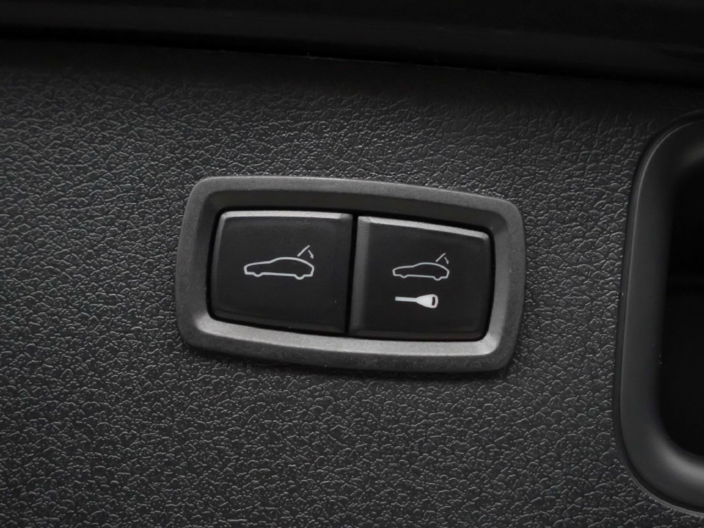 Certified 2026 Porsche Macan AWD/4WD image 14