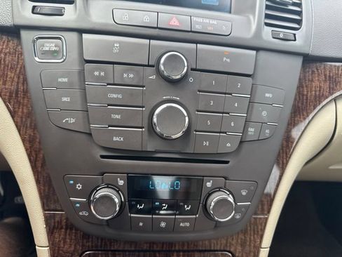 Used 2013 Buick Regal Premium FWD image 17