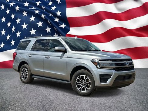 Used 2024 Ford Expedition XLT AWD/4WD image 8