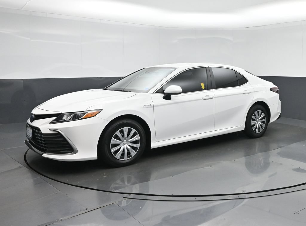 Used 2021 Toyota Camry LE FWD image 3