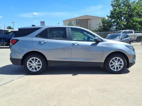 Used 2023 Chevrolet Equinox LS FWD image 4