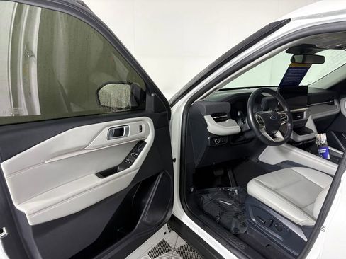 Certified 2025 Ford Explorer Active w/ Active Comfort Package AWD/4WD image 12