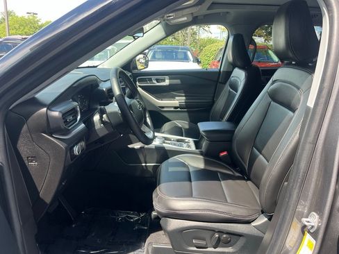 Certified 2023 Ford Explorer XLT w/ Equipment Group 202A AWD/4WD image 24