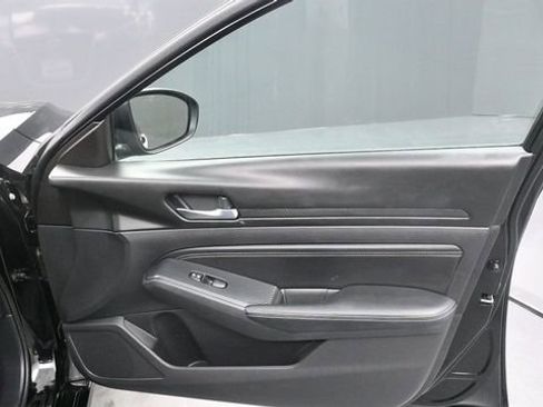 Used 2020 Nissan Altima 2.5 S FWD image 11