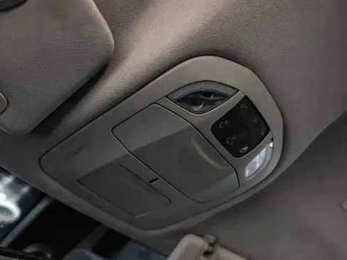 Used 2018 Chrysler Pacifica Touring Plus w/ Tire & Wheel Group FWD image 27