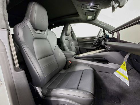 New 2025 Porsche Macan Turbo Electric image 30