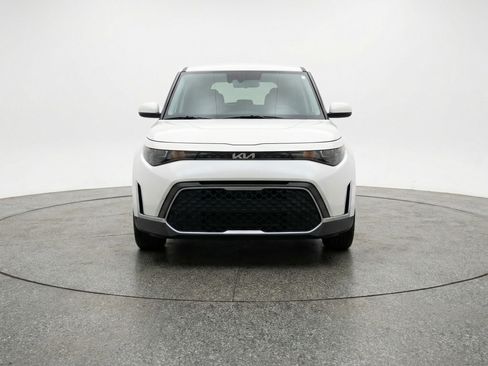 Used 2025 Kia Soul LX w/ LX Technology Package image 2