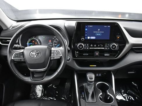 Used 2023 Toyota Highlander XLE FWD image 12