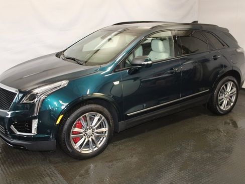 Certified 2025 Cadillac XT5 Sportv w/ Technology Package image 2