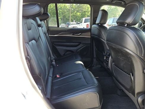 Used 2025 Jeep Grand Cherokee Limited image 14
