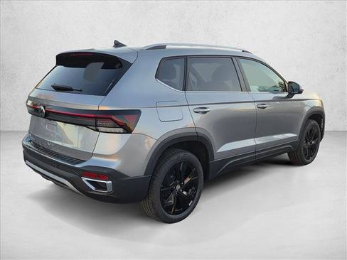 New 2026 Volkswagen Taos SE FWD image 2
