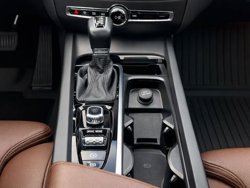 Used 2020 Volvo S60 T6 Inscription image 24