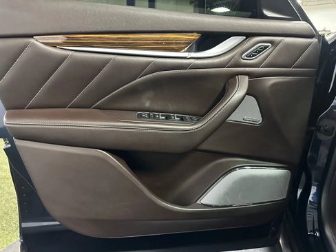 Used 2019 Maserati Levante GranLusso image 12